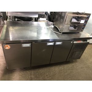 Стол холодильный HICOLD GN 111/TN с бортом